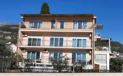 Qumi Apartments