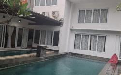 Queen Villa Jimbaran by Novita