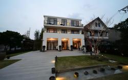 Mountain View Suites