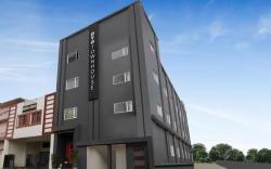 RROOMS Hotel Awadh Airport Hotel