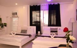 Cozy Twin Room w/ Mountain View – Relax & Unwind!