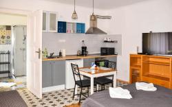 Diamond Astoria 5, sun-lit and quiet