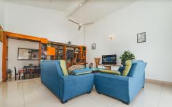 Batu Pahat w Pool table & Karaoke Villa 4BR 16pax
