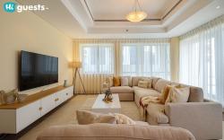 Elegant Family Retreat in Dubai's Deira: 3BR Oasis