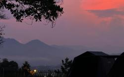 Hilltop Glamping for 2 – Starry Night Experience