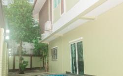 Warisa Happy Pool Villa