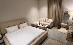 Self-check-in studio and quiet design