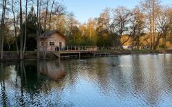 Chalet with a hot tub and terrace above the water