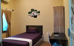 Mugas Backpackers - Female Only