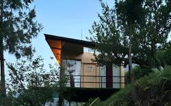 The Woodnest - Serene Wooden Suite with Jacuzzi