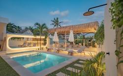 NEW stylish 3BR Canggu with large pool & projector