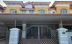 10 min to Ipoh town 8br/30pax/twin linked house