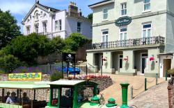Ascot House Hotel