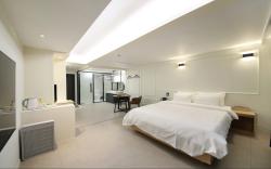 Nine Tree Drive in Hotel