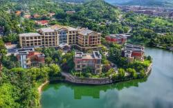 Mt. South on the Water Hotel