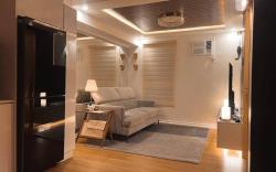 Modern 2BR | 60" TV | Stream & Comfort w/mini KTV