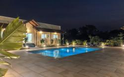 Saanvriya –Farmstay 3BR Moinabad-Pool By Homeyhuts