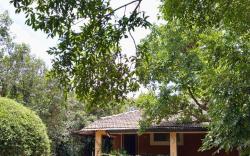 Shantidarshan| 1BR Attic bed | Amboli by homeyhuts