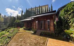 BUMO House by Villa Istana Bunga