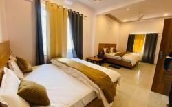 Hotel Paramount & Cafe by YatriMap