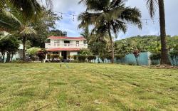 Hilltop nest cozy Villa with hill and forest view