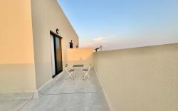 Spacious terrace. Neat unit.