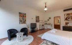 Andalusian Retreat with Garden Pool and Breakfast