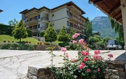 Riverbend Retreat 3BR Mountain Views by Homeyhuts