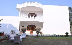 Paradise Island - A Luxurious BNB near Airport