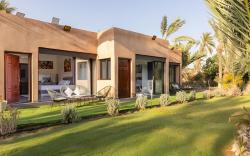 Cozy Private room with breakfast, garden & pool