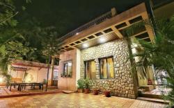 Aftab villa khandala