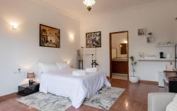 Quiet Private Room in Marrakesh, Pool & Breakfast