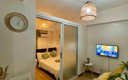 Den and Then: City view/Private Balcony/Karaoke