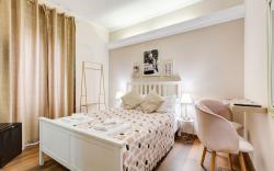 jmartins3 double bedroom near TREVI FOUNTAIN