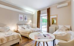 JMartins Quadruple Room near Trevi Fountain