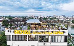 Royal Homestay And Coffee
