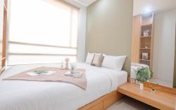 Good Location 2BR Woodland Park Apt By Travelio