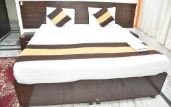 Tipsyy Inn Suites 006