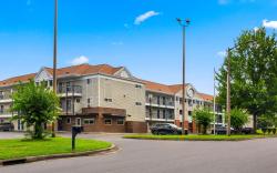 HomeTowne Studios & Suites Charlotte – Ballantyne