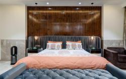 Hotel Rakshit International