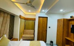 HOTEL SKYLAND CG ROAD 