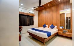  Hotel Aadya Executive