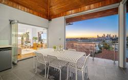 Designer Luxury 3BRD - Epic Views - South Perth