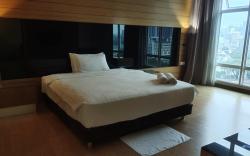 Suit Unit in Dua Sentral