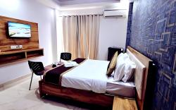 Peaceful Hotel  Room