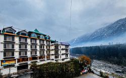 Tribhav Rohtang Heights Resort