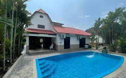Villa Baba D'Famosa with Private Pool 