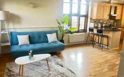 Graceful Getaway in Windsor|Free Parking