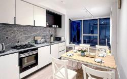 Two bedrooms apartment with balcony in Mel CBD