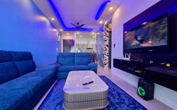 Sky-High Family Suites-swimming pool | KTV | Games
